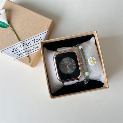 Moteriškas laisvalaikio laikrodis su metaliniais elementais