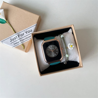 Moteriškas laisvalaikio laikrodis su metaliniais elementais