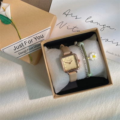 Νέο μοντέλο γυναικείου ρολογιού τετράγωνου σχήματος