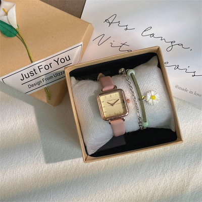 Νέο μοντέλο γυναικείου ρολογιού τετράγωνου σχήματος