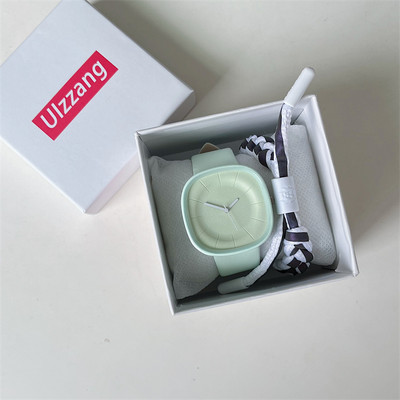 Uus ruudukujuline naiste käekell