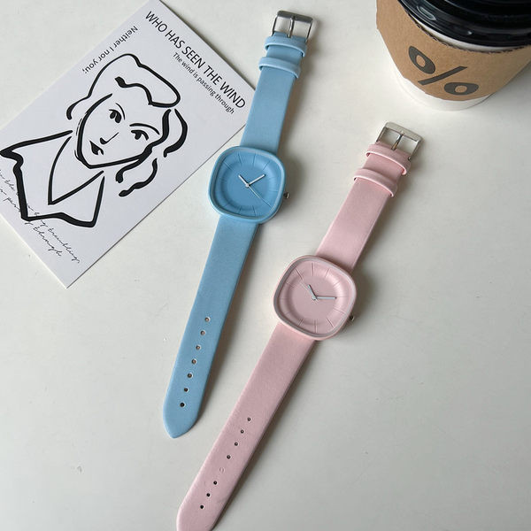 Uus ruudukujuline naiste käekell