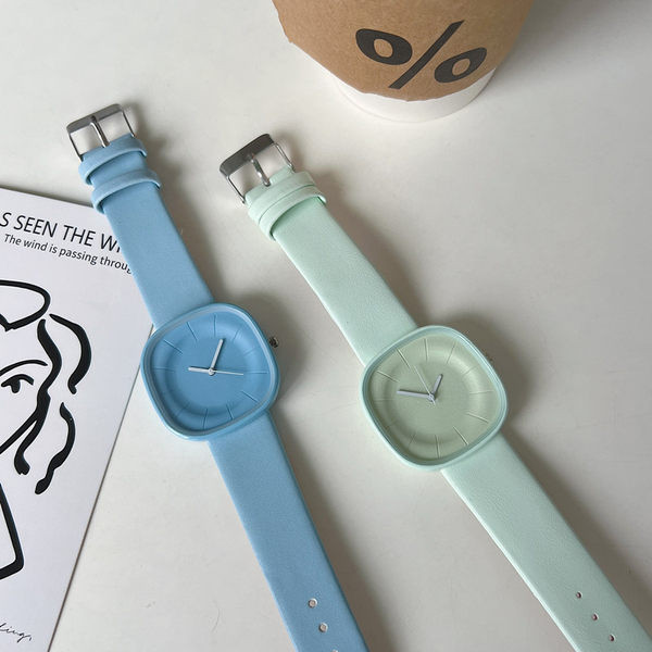 Uus ruudukujuline naiste käekell