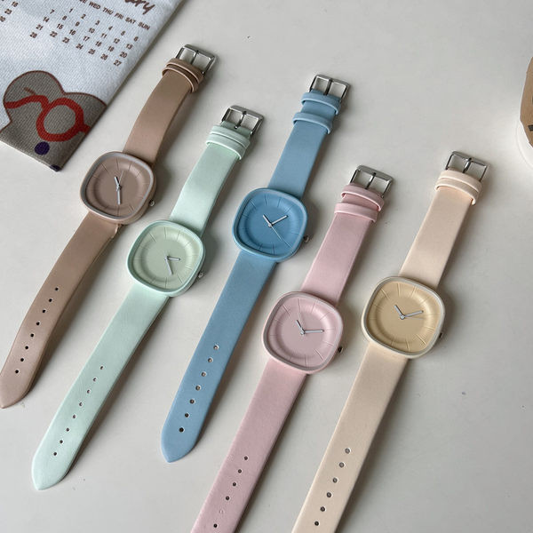 Uus ruudukujuline naiste käekell