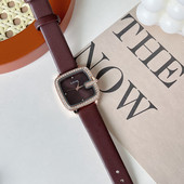 Dámske štvorcové hodinky s koženým remienkom a ozdobnými kamienkami