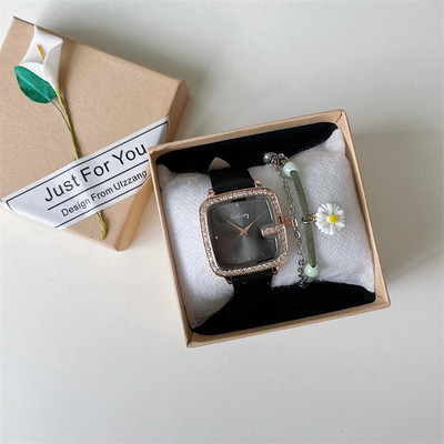 Dámske štvorcové hodinky s koženým remienkom a ozdobnými kamienkami