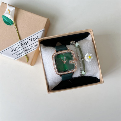 Dámske štvorcové hodinky s koženým remienkom a ozdobnými kamienkami