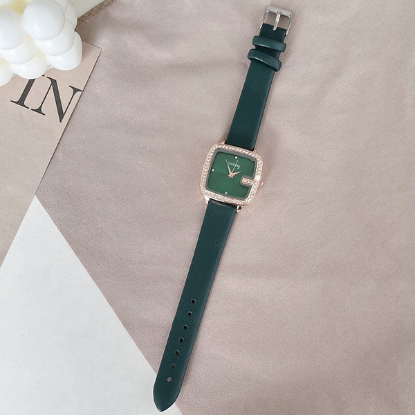 Dámske štvorcové hodinky s koženým remienkom a ozdobnými kamienkami