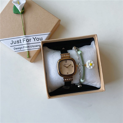 Γυναικείο ρολόι με τετράγωνο σχήμα και πέτρες