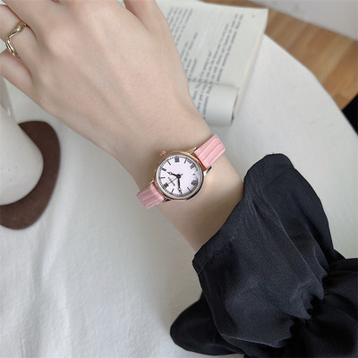 Καθαρό μοντέλο γυναικείο ρολόι σε στρογγυλό σχήμα και δερμάτινο λουράκι