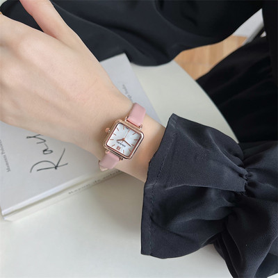 Ruudukujuline vabaaja naiste käekell – mitmes värvitoonis