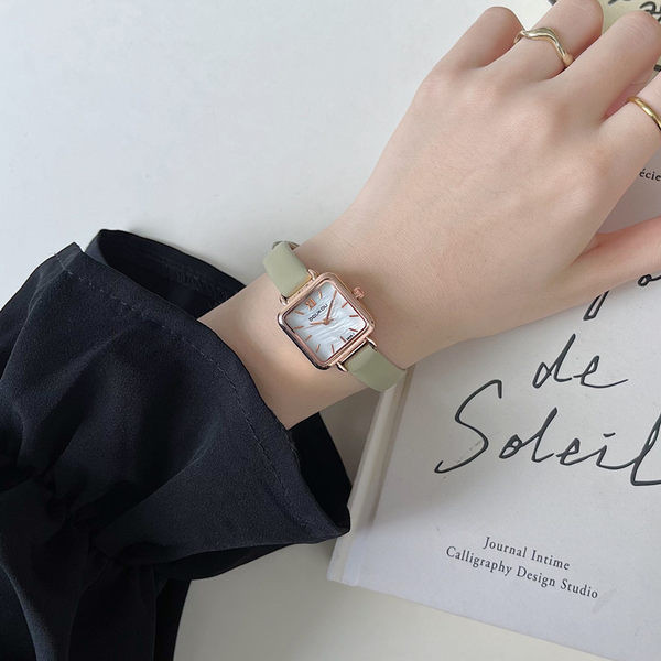 Ruudukujuline vabaaja naiste käekell – mitmes värvitoonis