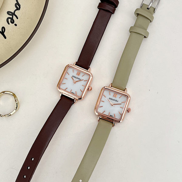 Ruudukujuline vabaaja naiste käekell – mitmes värvitoonis