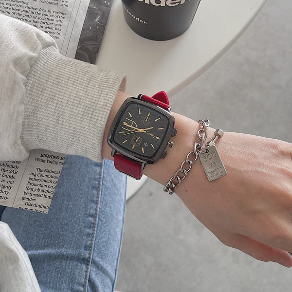 Ceas pătrat de damă cu curea din silicon