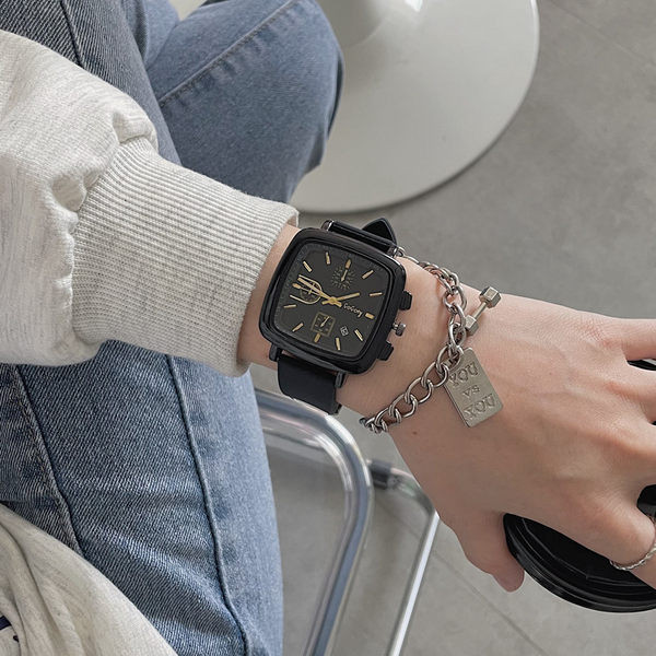 Ceas pătrat de damă cu curea din silicon