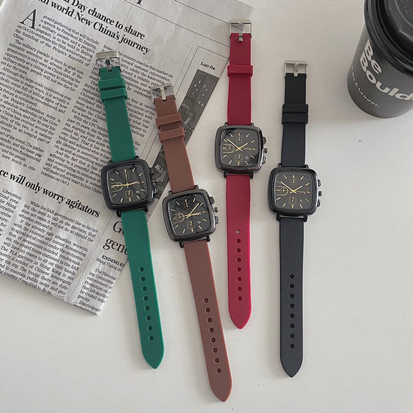 Ceas pătrat de damă cu curea din silicon
