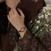 Čelični ženski sat u zlatnoj boji