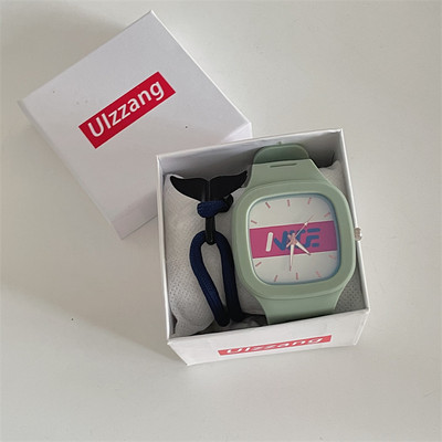 Σπορ γυναικείο ρολόι με λουράκι σιλικόνης