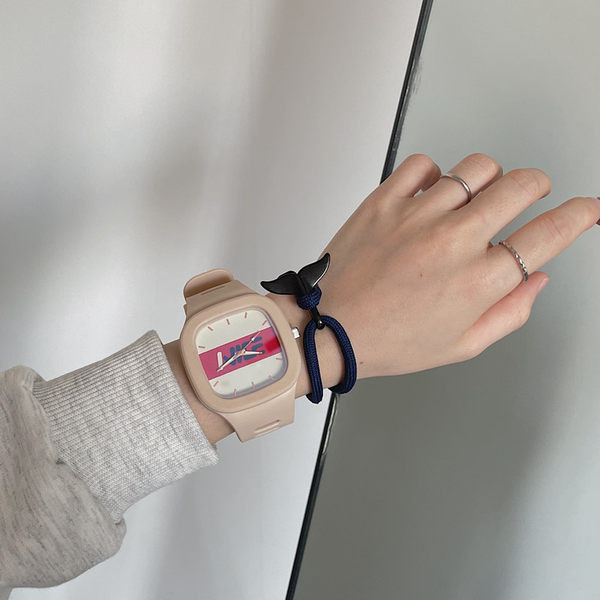 Σπορ γυναικείο ρολόι με λουράκι σιλικόνης