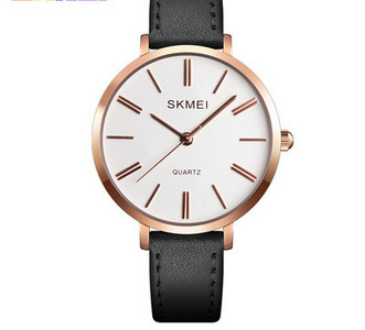 Αδιάβροχο γυναικείο ρολόι - με δερμάτινο λουράκι