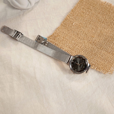 Απαλό γυναικείο ρολόι σε χρυσό και ασημί χρώμα