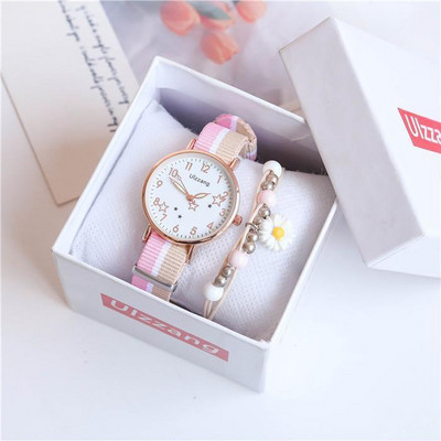 Υφασμάτινο γυναικείο ρολόι σε ανοιχτά χρώματα