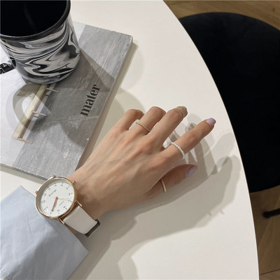 Κομψό γυναικείο ρολόι με δερμάτινο λουράκι, νέο μοντέλο