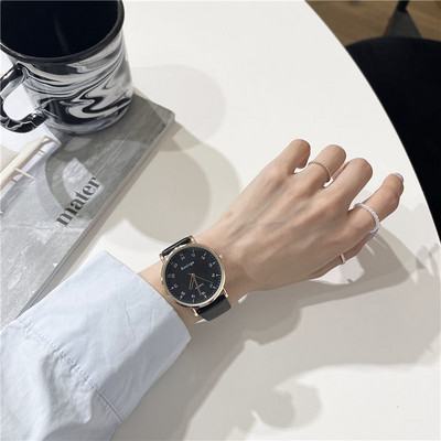 Κομψό γυναικείο ρολόι με δερμάτινο λουράκι, νέο μοντέλο