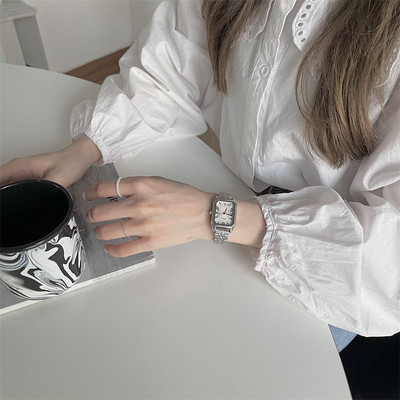 Κομψό ρολόι με λεπτό λουράκι