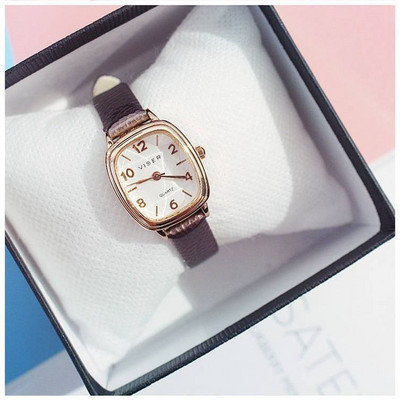 Ceas de dama de culoare uni cu forma patrata si curea din piele