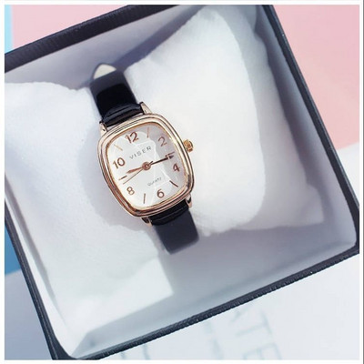 Ceas de dama de culoare uni cu forma patrata si curea din piele