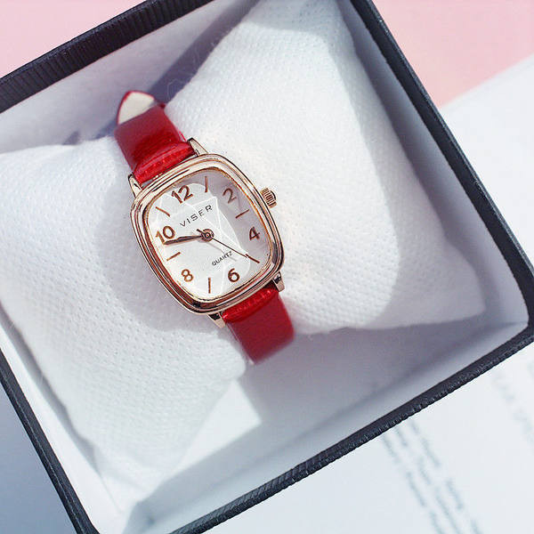 Ceas de dama de culoare uni cu forma patrata si curea din piele