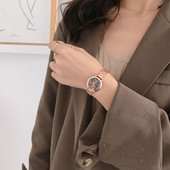 Moodne metallist ketiga naiste käekell