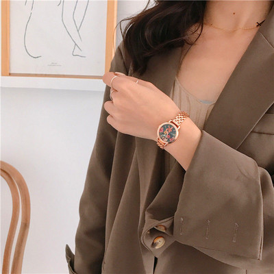 Moodne metallist ketiga naiste käekell