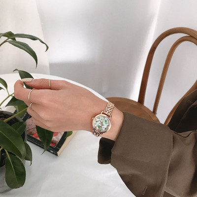 Moodne metallist ketiga naiste käekell