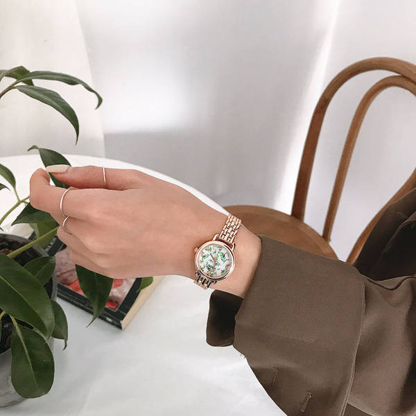 Moodne metallist ketiga naiste käekell