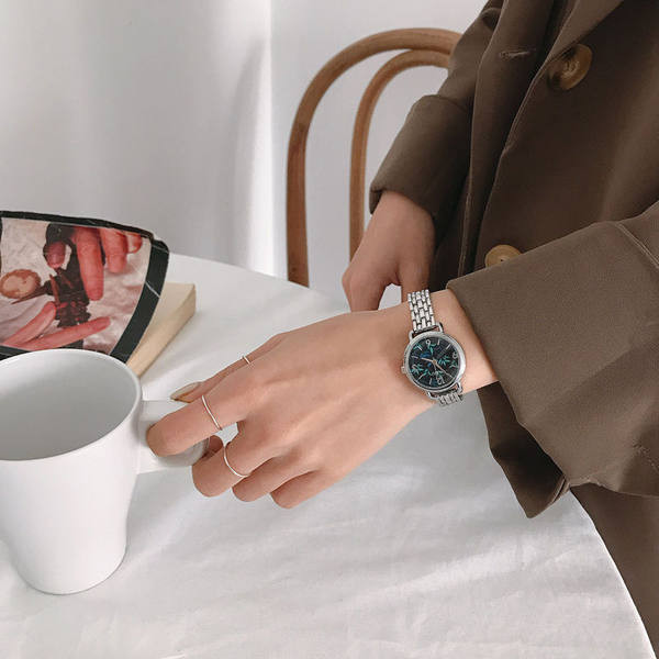 Moodne metallist ketiga naiste käekell