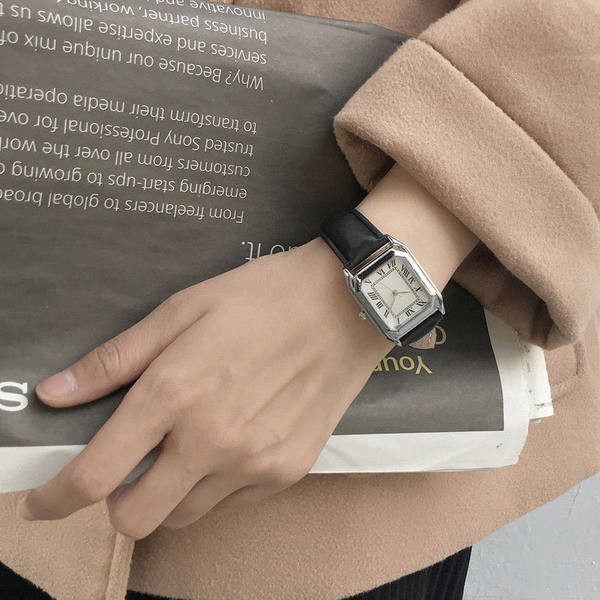 Moodne nahast rihmaga kandiline käekell uus mudel