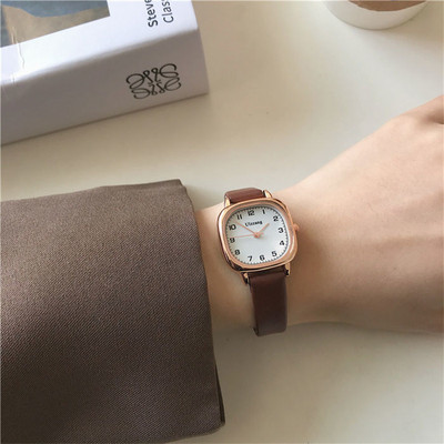 Γυναικείο ρετρό ρολόι με δερμάτινο λουράκι