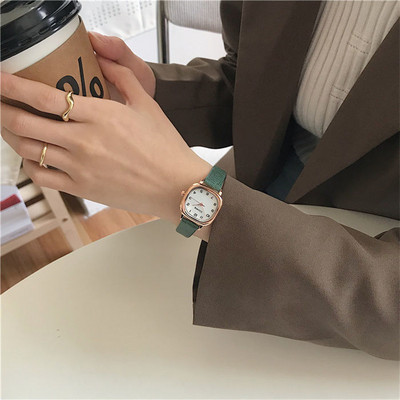 Γυναικείο ρετρό ρολόι με δερμάτινο λουράκι