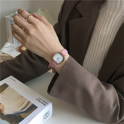 Γυναικείο ρετρό ρολόι με δερμάτινο λουράκι