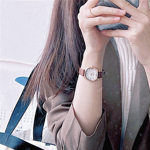 Γυναικείο ρετρό ρολόι με δερμάτινο λουράκι