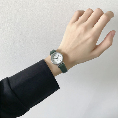 Μοντέρνο γυναικείο ρολόι με δερμάτινο λουράκι σε πολλά χρώματα