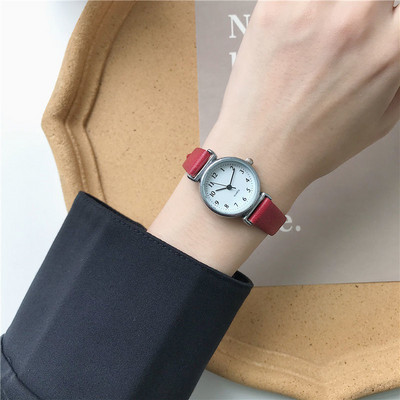 Μοντέρνο γυναικείο ρολόι με δερμάτινο λουράκι σε πολλά χρώματα