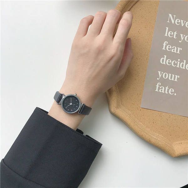 Μοντέρνο γυναικείο ρολόι με δερμάτινο λουράκι σε πολλά χρώματα