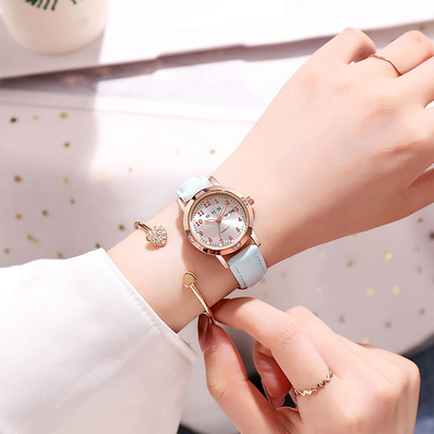 Ceas modern cu curea din piele