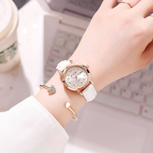 Ceas modern cu curea din piele