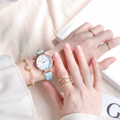 Γυναικείο ρολόι με δερμάτινο λουράκι κατάλληλο για καθημερινή χρήση