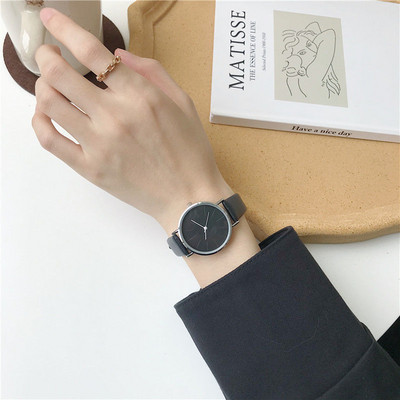 Μοντέρνο μοντέλο γυναικείο ρολόι με δερμάτινο λουράκι - ρετρό μοντέλο