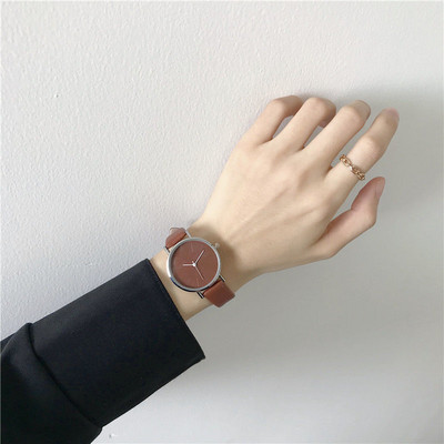 Μοντέρνο μοντέλο γυναικείο ρολόι με δερμάτινο λουράκι - ρετρό μοντέλο